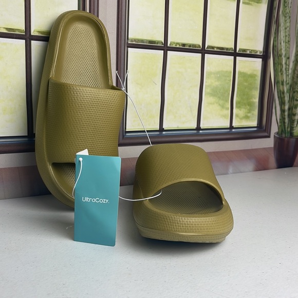 Mesh Beach Comfy Anti-Slip Pillow Slides - Picture 2 of 4